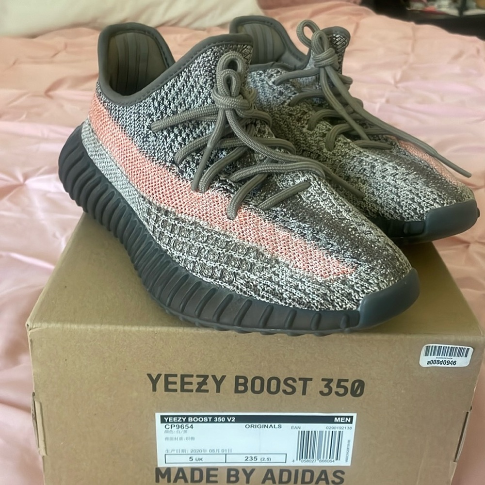 Yeezy Boost 350 size 7 women/5 boys